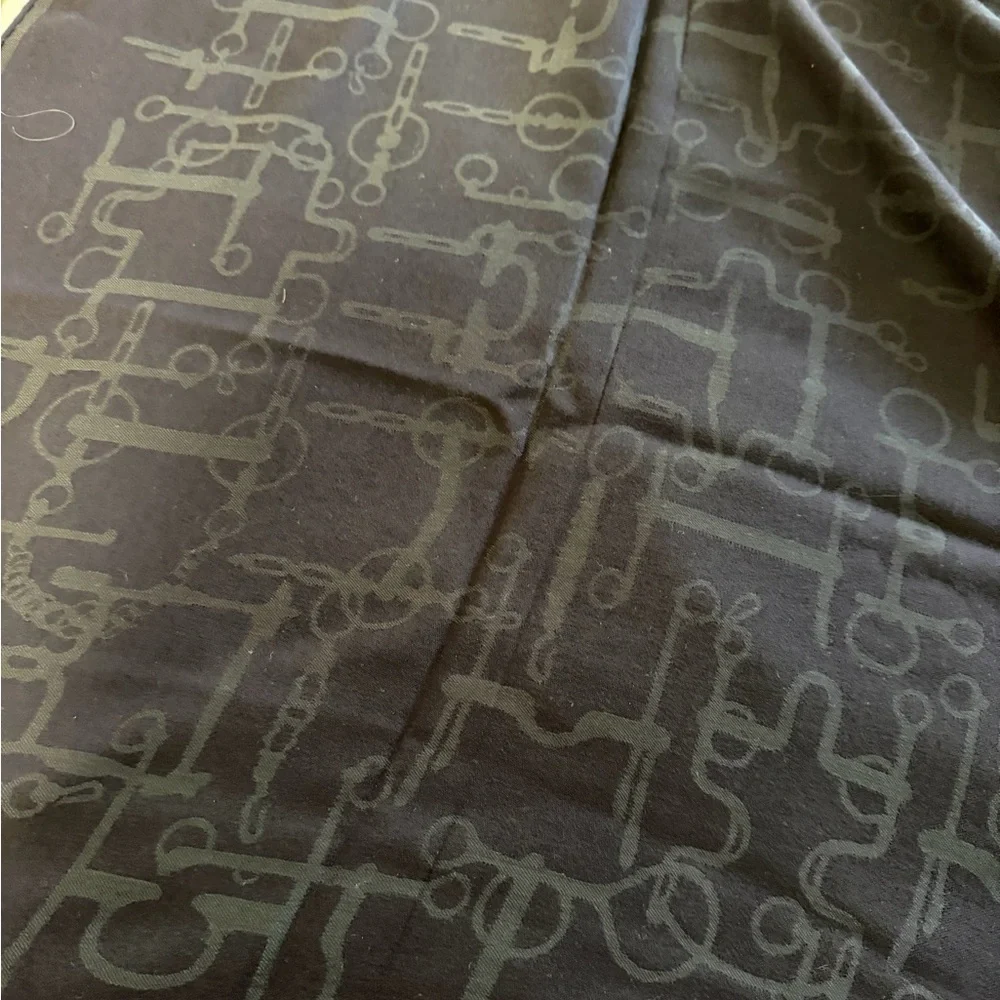 ☀️🌴Hermes Wool Scarf with Signature Pattern - Picture 5 of 7